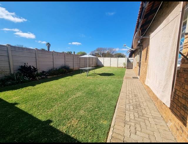 2 BEDROOM TOWNHOUSE FOR SALE IN RIVERSDALE